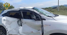 В Бурятии водитель автомобиля не пострадал после столкновения с поездом