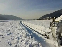 В Улан-Удэ режут лед, чтобы защитить город от паводка