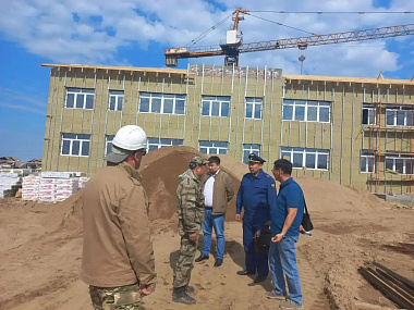Генподрядчик отстает от графика строительства школы на Байкале