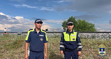 Госавтоинспекторы из Бурятии спасли мужчину, попавшего под поезд
