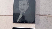 В Иркутской области установили мемориальную доску политику из Бурятии