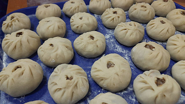 Больше тысячи бууз слепят на гастрофестивале в Бурятии