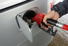 Чуть более 1 тысячи литров бензина могут купить жители Бурятии на зарплату