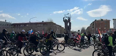 Более 1000 велосипедистов проехались по улицам Улан-Удэ
