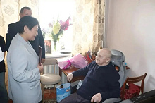 Депутат Народного Хурала поздравила со столетием ветерана Великой Отечественной войны