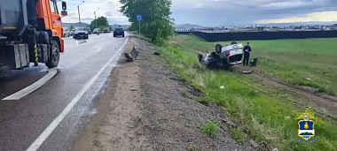 В Бурятии виновник тройного ДТП с пострадавшим скрылся с места аварии