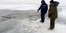 В Бурятии на озере Гусиное под лёд провалился автомобиль рыбака