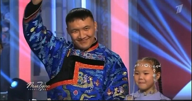 Многодетная семья Бурятии очаровала Леонида Якубовича на «Поле чудес»
